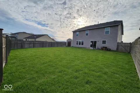 Exterior - 1606 Huntzinger Blvd, Pendleton, IN 46064 photo 2 of 2