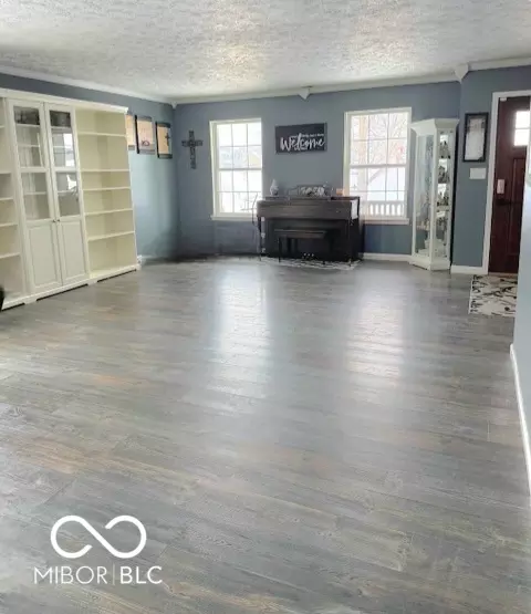 Living - 1606 Huntzinger Blvd, Pendleton, IN 46064 photo 1 of 2
