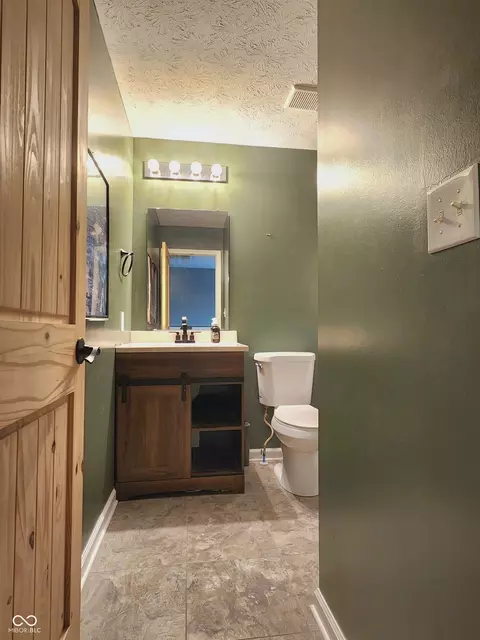 Bath - 1606 Huntzinger Blvd, Pendleton, IN 46064 photo 4 of 5