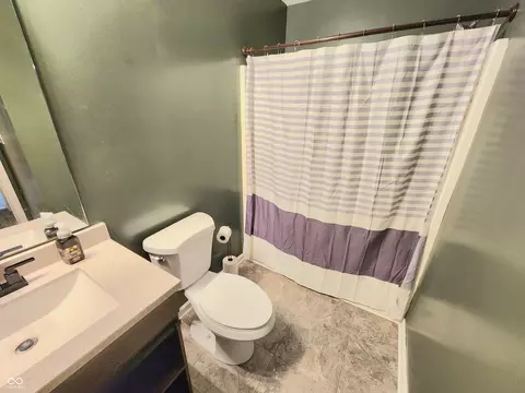 Bath - 1606 Huntzinger Blvd, Pendleton, IN 46064 photo 5 of 5