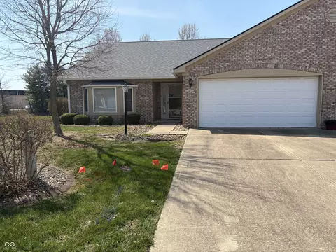 166 Lake View Ct, Avon, IN 46123