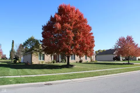 Exterior - 408 Steeplechase Dr, Auburn, IN 46706 photo 3 of 8