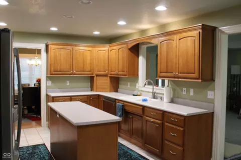 Kitchen - 408 Steeplechase Dr, Auburn, IN 46706 photo 2 of 2
