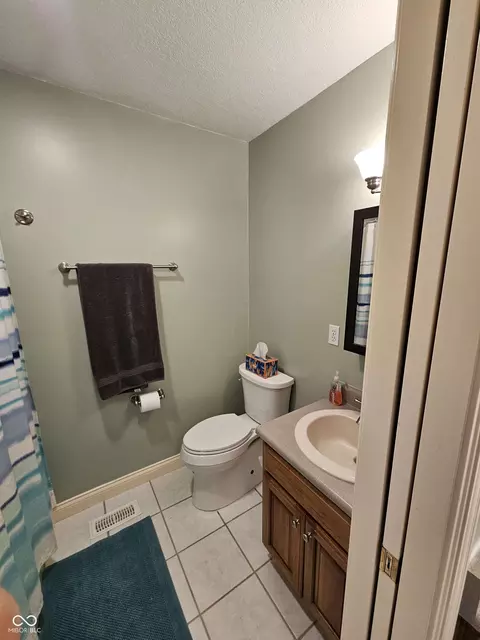 Bath - 408 Steeplechase Dr, Auburn, IN 46706 photo 6 of 6