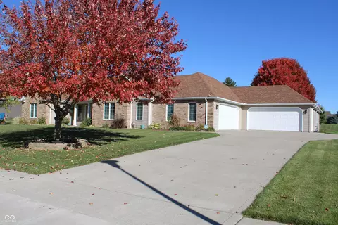 Exterior - 408 Steeplechase Dr, Auburn, IN 46706 photo 2 of 8