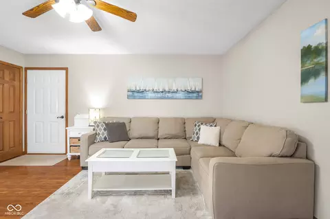 Living - 7351 S Artesian Ct, Columbus, IN 47201 photo 4 of 4