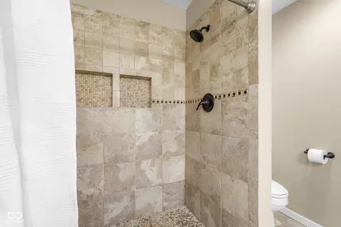 Bath - 7351 S Artesian Ct, Columbus, IN 47201 photo 4 of 6