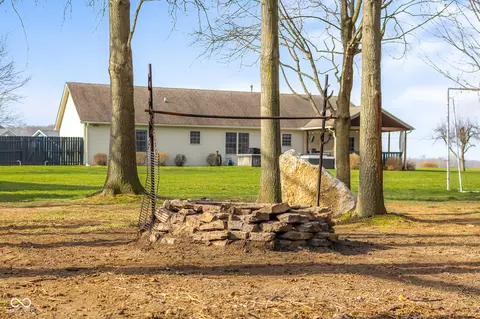 Exterior - 7351 S Artesian Ct, Columbus, IN 47201 photo 14 of 14