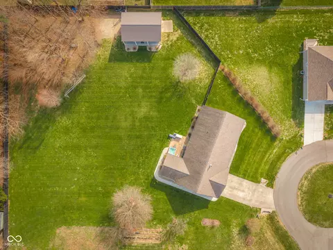 View/Area - 7351 S Artesian Ct, Columbus, IN 47201 photo 2 of 3