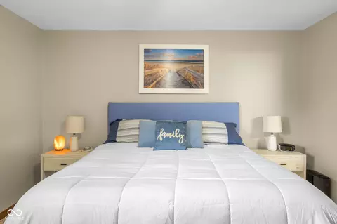 Bedroom - 7351 S Artesian Ct, Columbus, IN 47201 photo 2 of 10