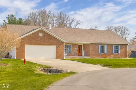 Exterior - 7351 S Artesian Ct, Columbus, IN 47201 photo 2 of 14