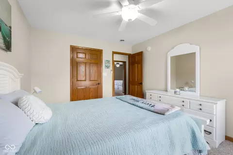 Bedroom - 7351 S Artesian Ct, Columbus, IN 47201 photo 10 of 10