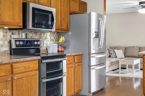 Kitchen - 7351 S Artesian Ct, Columbus, IN 47201 photo 3 of 4