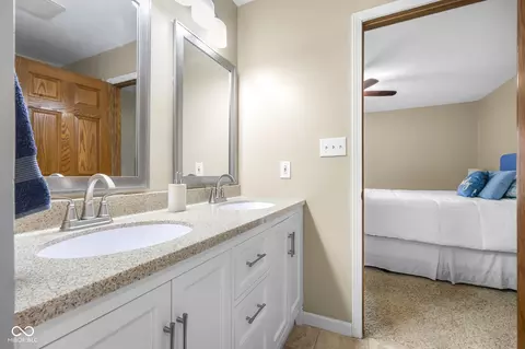 Bath - 7351 S Artesian Ct, Columbus, IN 47201 photo 3 of 6