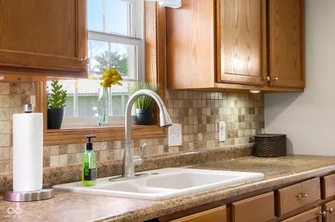 Kitchen - 7351 S Artesian Ct, Columbus, IN 47201 photo 4 of 4