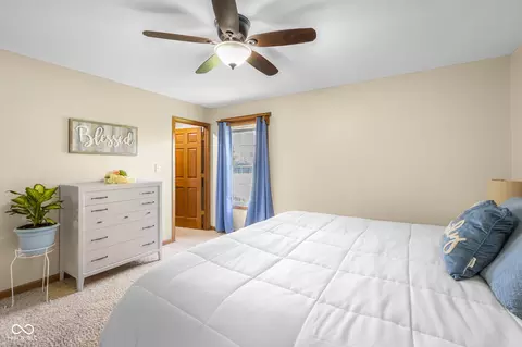 Bedroom - 7351 S Artesian Ct, Columbus, IN 47201 photo 4 of 10