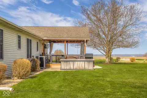 Exterior - 7351 S Artesian Ct, Columbus, IN 47201 photo 7 of 14