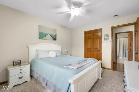Bedroom - 7351 S Artesian Ct, Columbus, IN 47201 photo 9 of 10