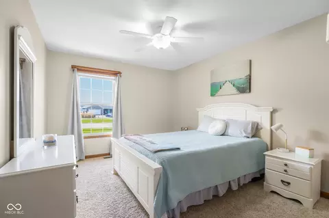 Bedroom - 7351 S Artesian Ct, Columbus, IN 47201 photo 8 of 10