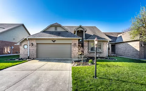 639 Brook Dr, Greenwood, IN 46143