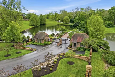 1 Woodard Blf, Zionsville, IN 46077