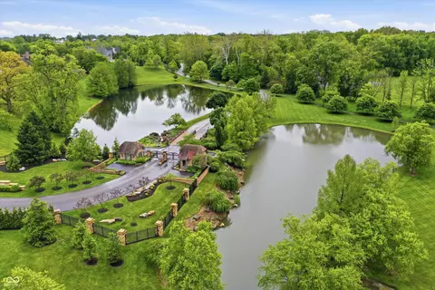 1 Woodard Blf, Zionsville, IN 46077