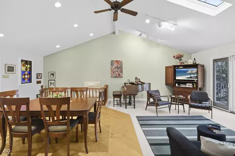Dining - 301 Flatrock Dr, Columbus, IN 47201 photo 4 of 4