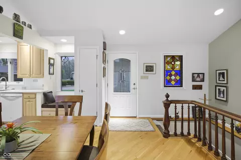 Entry Way - 301 Flatrock Dr, Columbus, IN 47201 photo 1 of 5