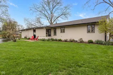 Exterior - 301 Flatrock Dr, Columbus, IN 47201 photo 2 of 12