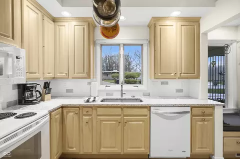 Kitchen - 301 Flatrock Dr, Columbus, IN 47201 photo 4 of 4