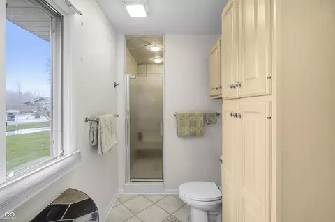 Bath - 301 Flatrock Dr, Columbus, IN 47201 photo 2 of 6