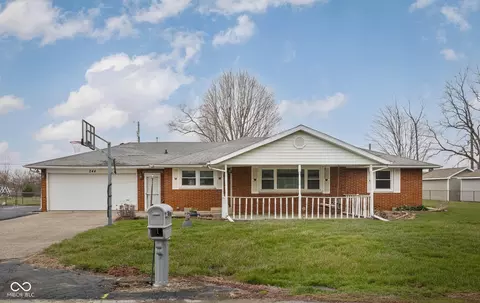 244 E 75th St, Anderson, IN 46013