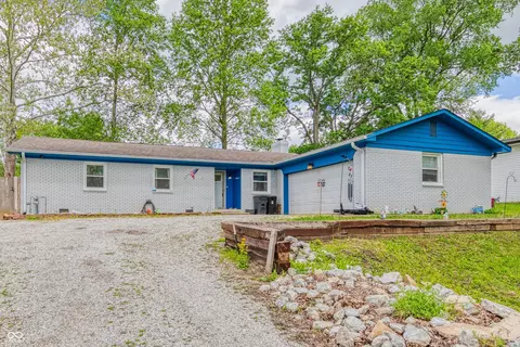 7604 Hillcrest Dr, Mooresville, IN 46158
