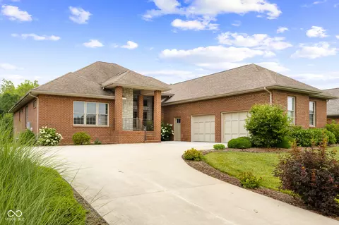 888 Westcreek Dr, Columbus, IN 47201