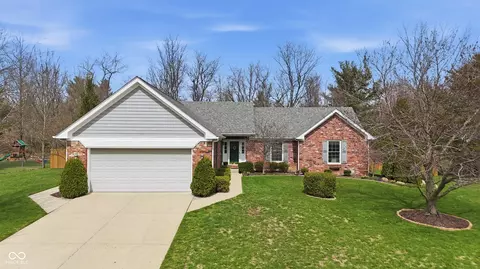 9892 Barth Dr, Zionsville, IN 46077