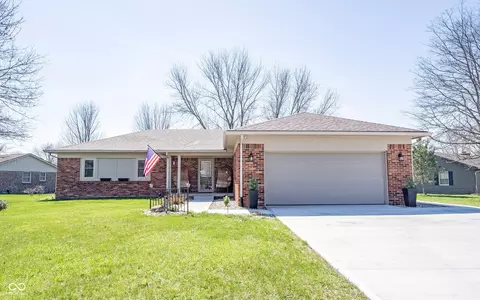 506 Swan Dr, Fortville, IN 46040