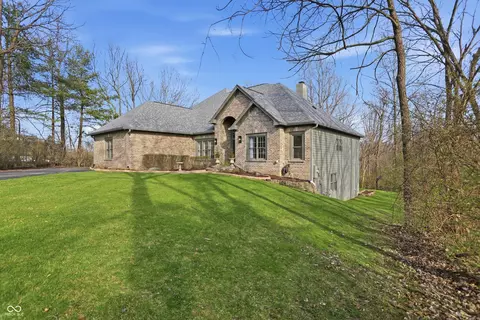 9010 Summer Estate Dr, Indianapolis, IN 46256