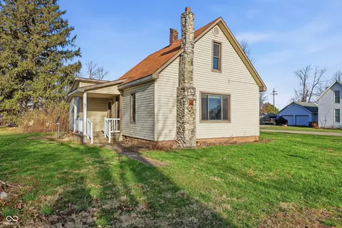 208 N Main St, Kempton, IN 46049