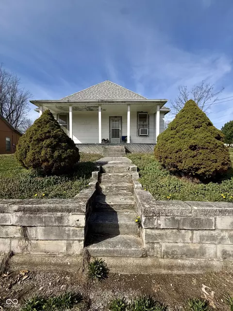 305 6th St, Oolitic, IN 47451