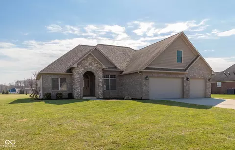 1041 Golden Leaf Dr, Martinsville, IN 46151
