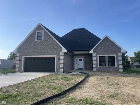 2540 Chrystal Woods Dr, Kokomo, IN 46901