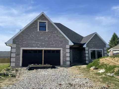 2540 Chrystal Woods Dr, Kokomo, IN 46901
