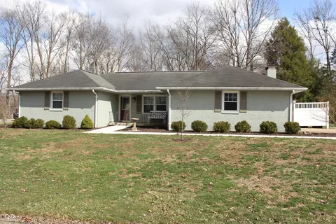 717 Castleton Dr, Greencastle, IN 46135