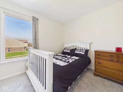 Bedroom - 9511 W Quarter Moon Dr, Pendleton, IN 46064 photo 3 of 10