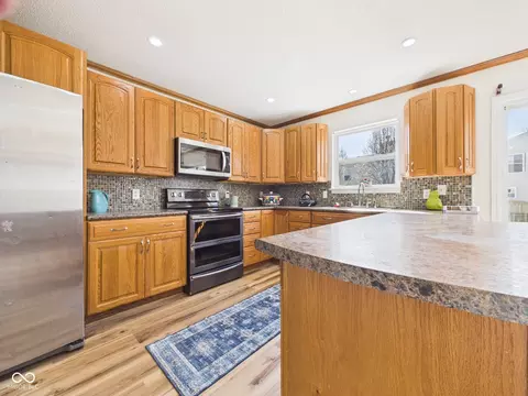 Kitchen - 9511 W Quarter Moon Dr, Pendleton, IN 46064 photo 2 of 4