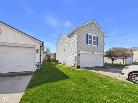 Exterior - 9511 W Quarter Moon Dr, Pendleton, IN 46064 photo 3 of 5