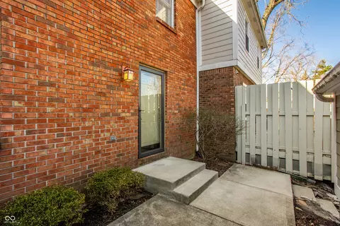 105 Carmelaire Dr, Carmel, IN 46032
