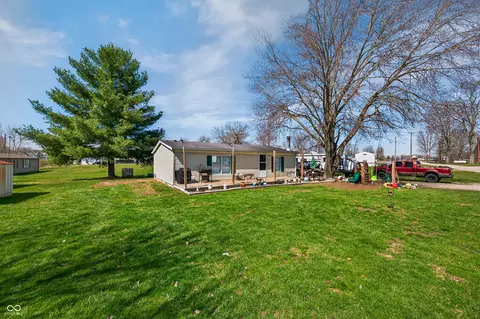 37 N Shelby St, Holton, IN 47023
