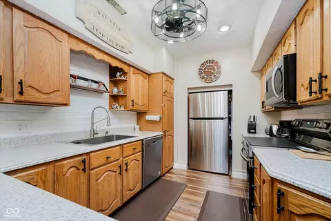 Kitchen - 9135 E 256th St, Arcadia, IN 46030 photo 2 of 4
