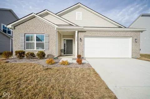 6608 W Shoreline Ct, Greenfield, IN 46140